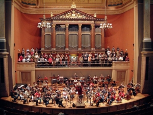 Istanbul to London (2005): Emre Araci conducts in Dvorak Hall, Rudolfinum